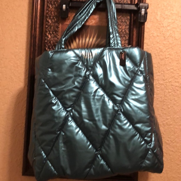 NWT Victoria’s Secret Puffer Tote. Dark Teal color with gold VS script logo. - Picture 7 of 14